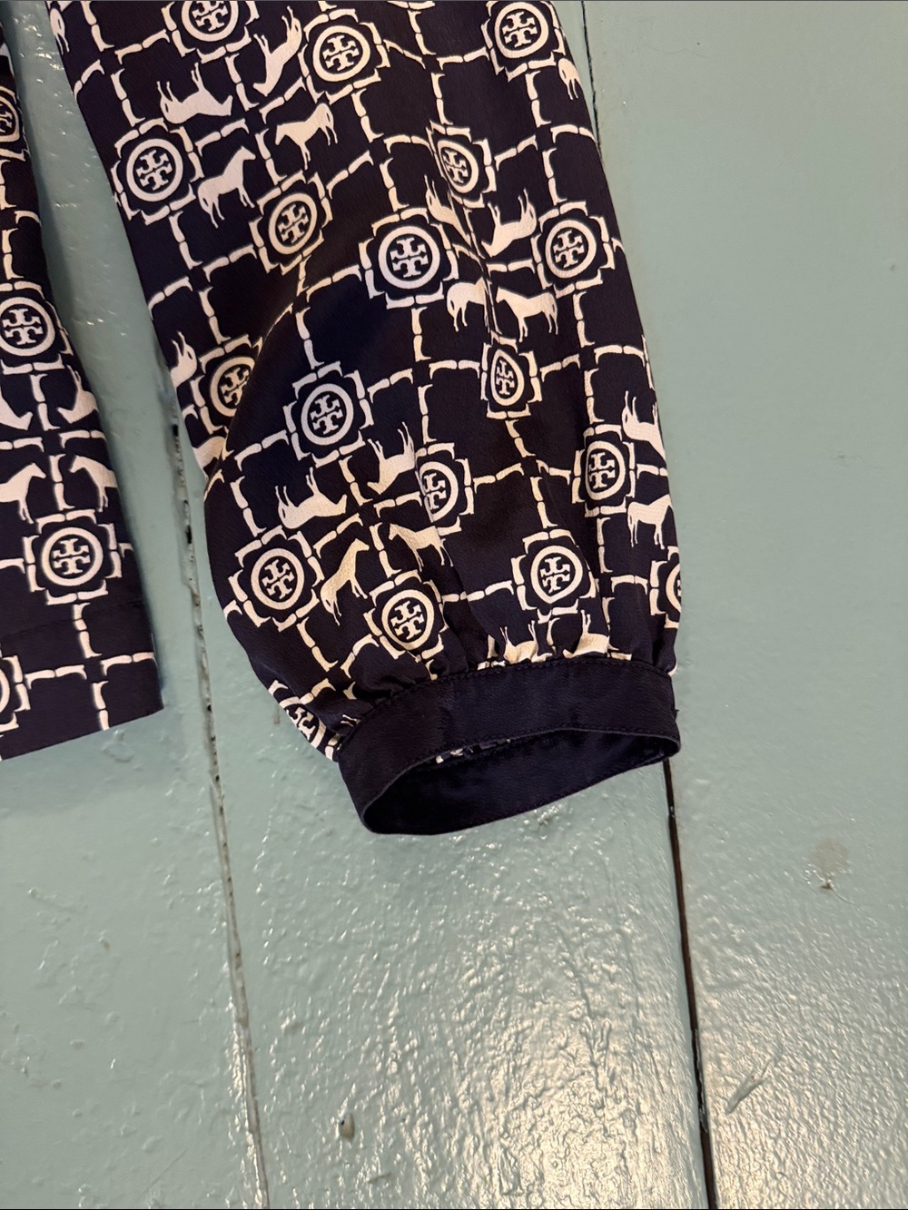 Tory Burch Navy & White Logo-Pattern silk top with Gold Buttons size 10 - Picture 4 of 8